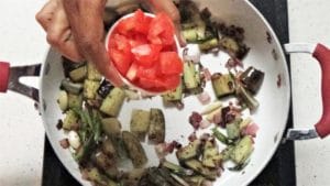 add tomato -kathirikai kara kulambu